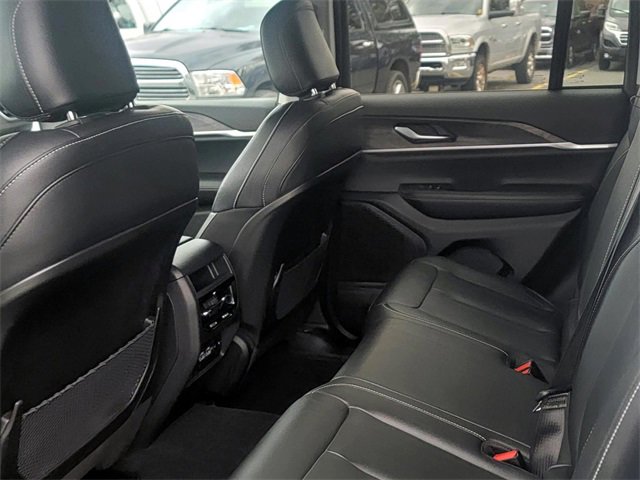 Used 2023 Jeep Grand Cherokee Limited image 13