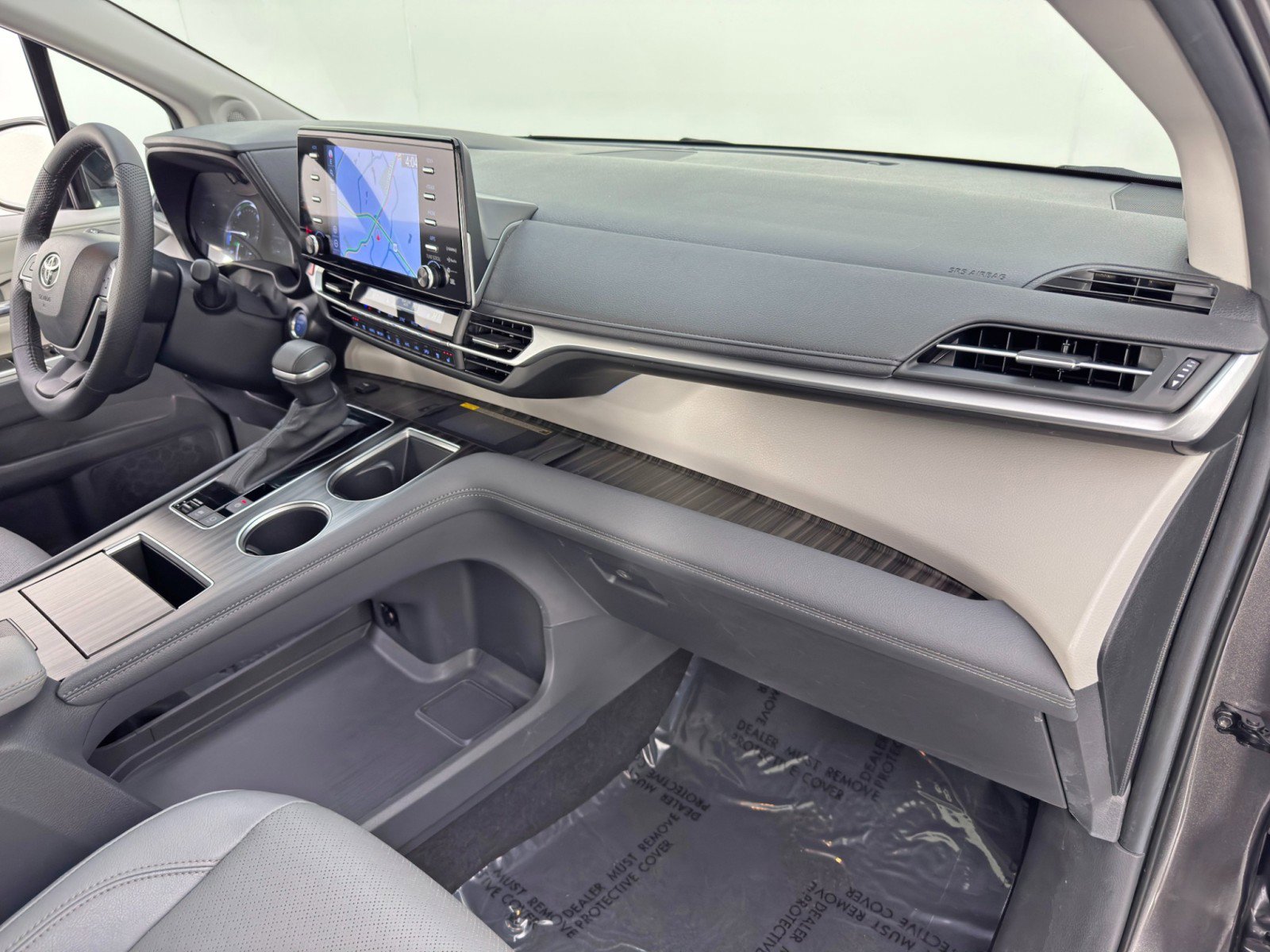 Used 2024 Toyota Sienna Limited image 15