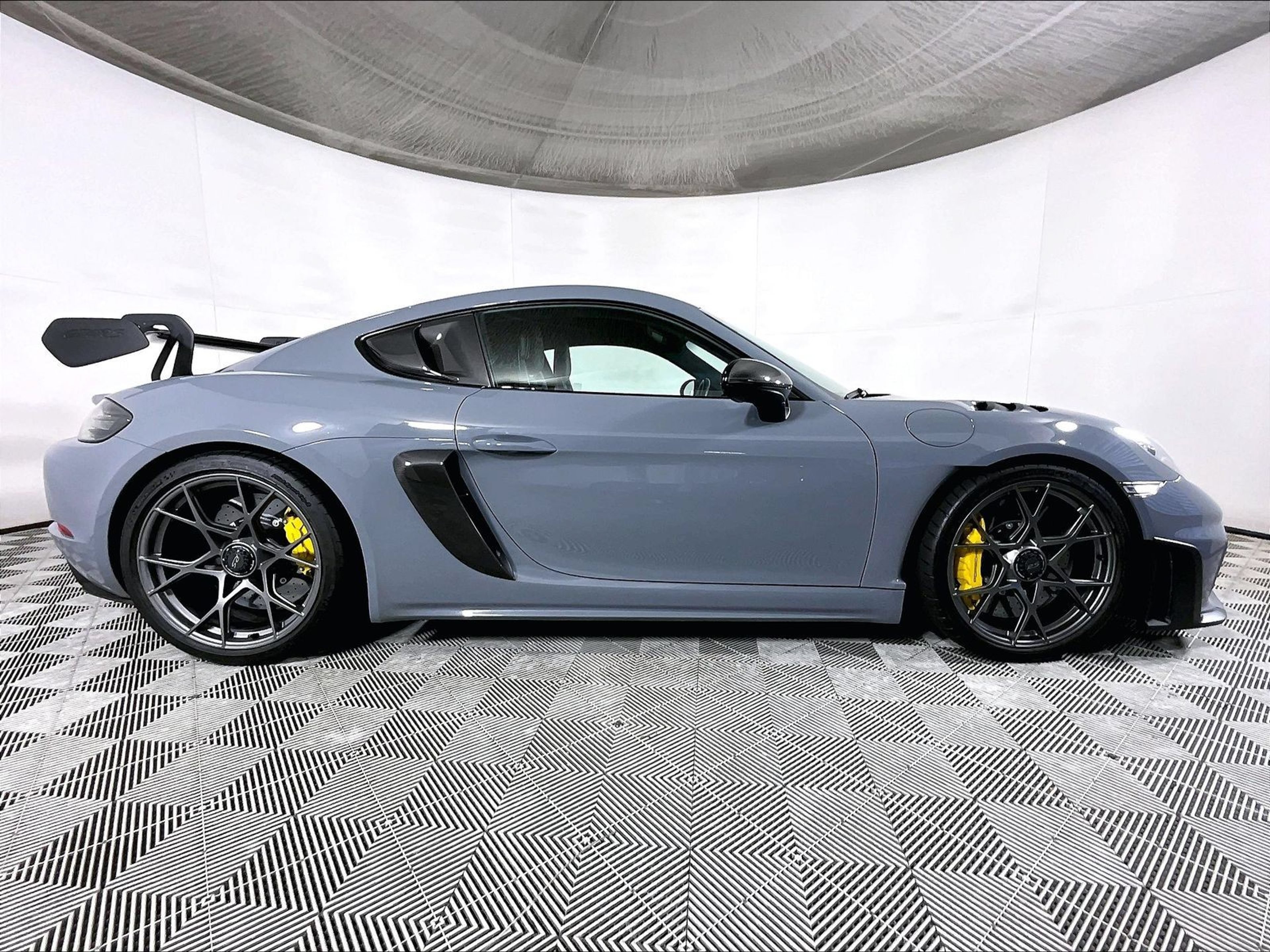 Certified 2024 Porsche 718 Cayman GT4 RS RWD image 8
