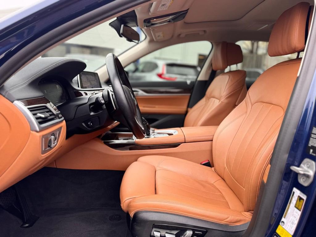 Used 2021 BMW 740i xDrive image 19