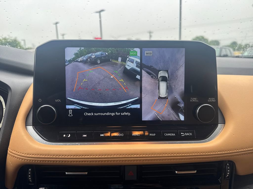 Used 2023 Nissan Rogue Platinum FWD image 18