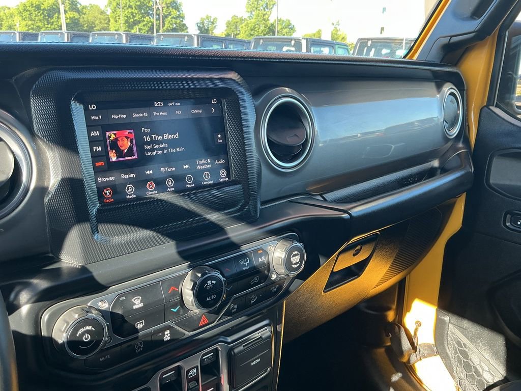 Used 2018 Jeep Wrangler Unlimited Sahara AWD/4WD image 28