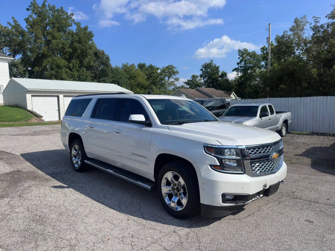 Used 2017 Chevrolet Suburban LT w/ LT Signature Package AWD/4WD image 3