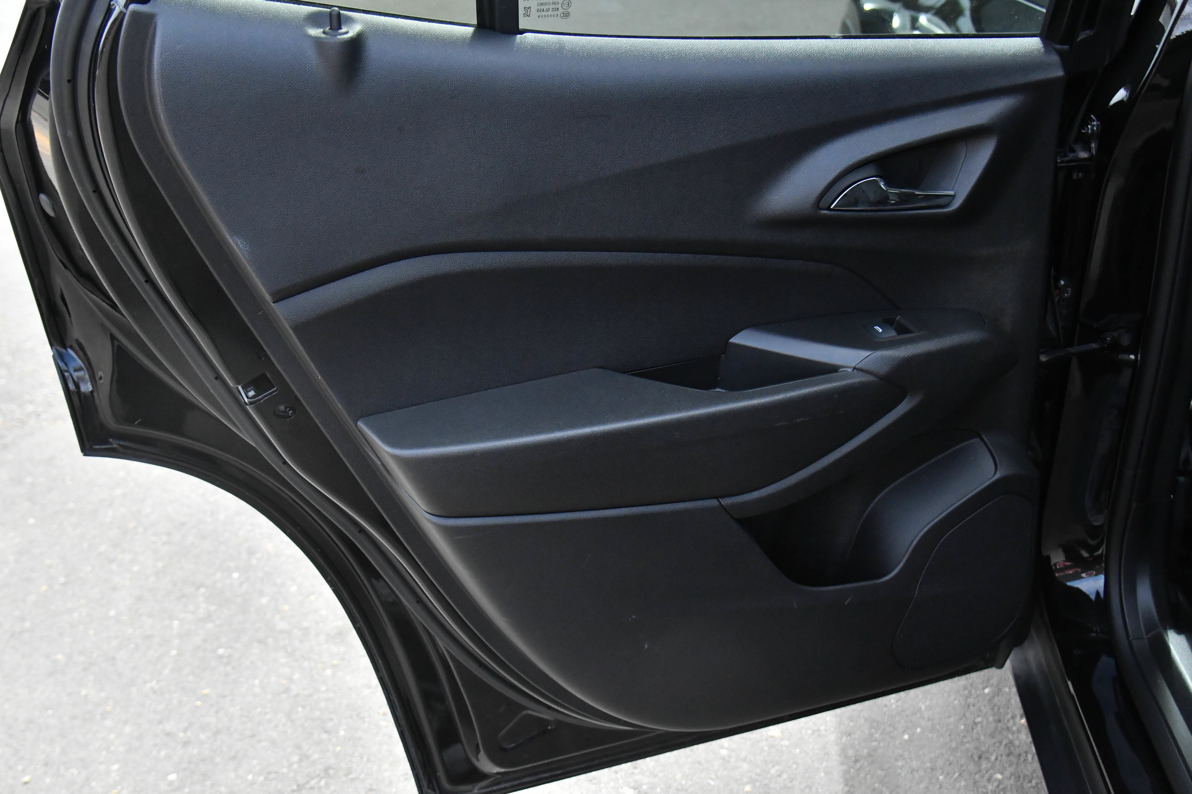 Used 2025 Chevrolet Trax LT FWD image 34