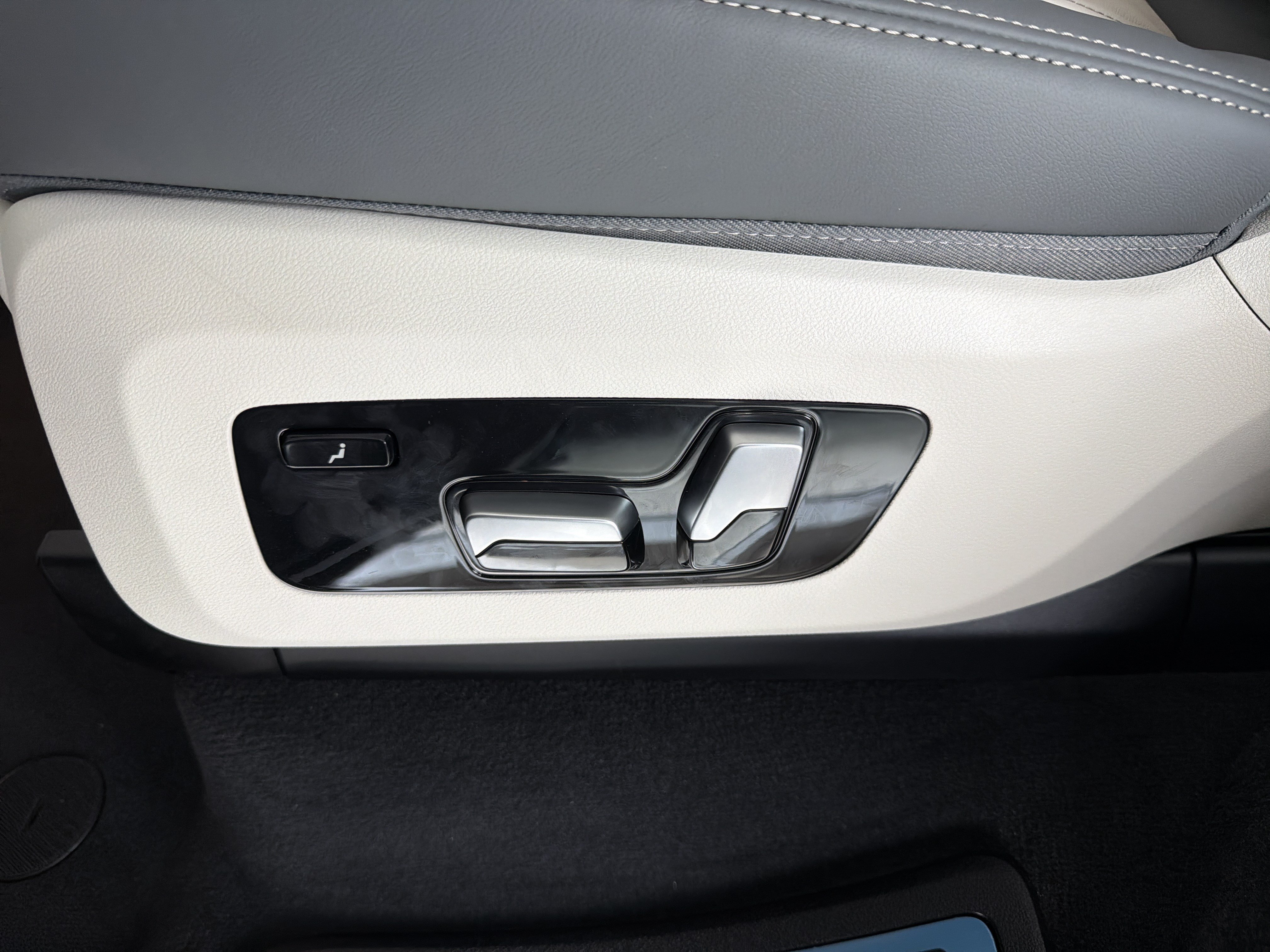 New 2026 BMW ALPINA XB7 AWD/4WD image 26