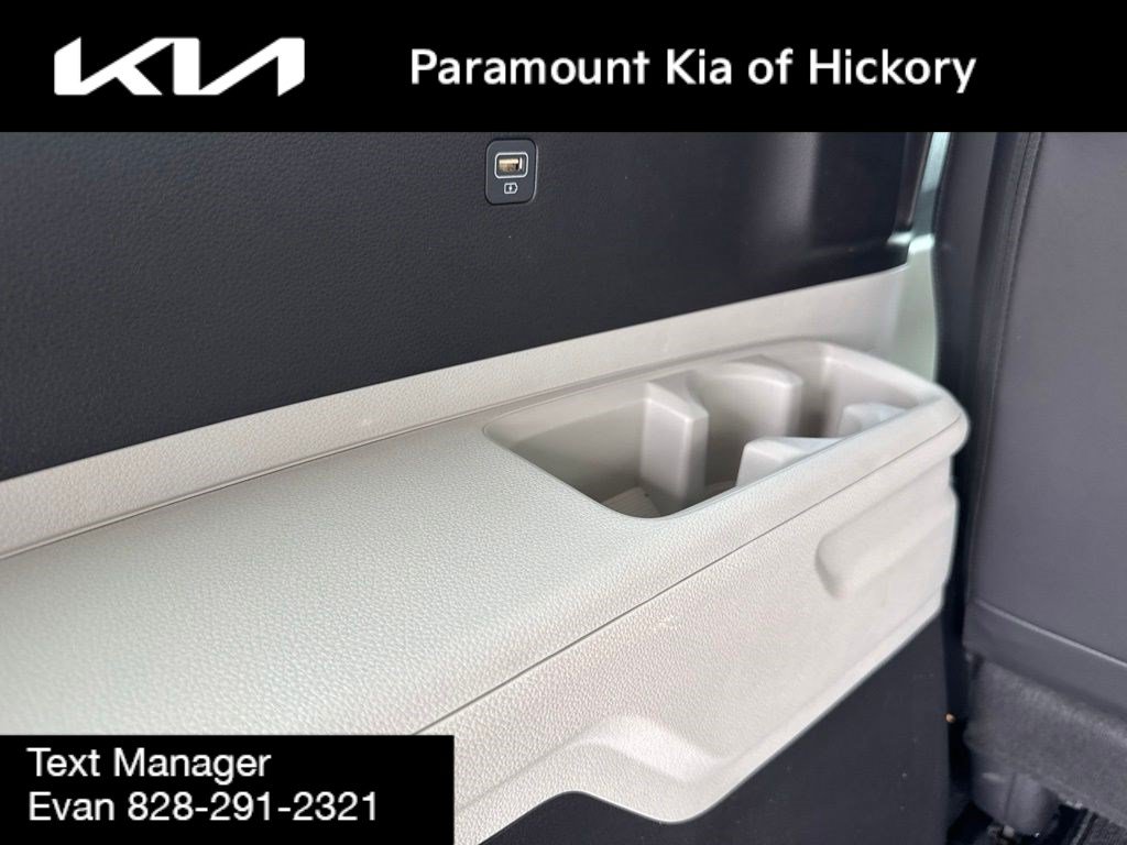Used 2024 Kia Carnival LX FWD image 13