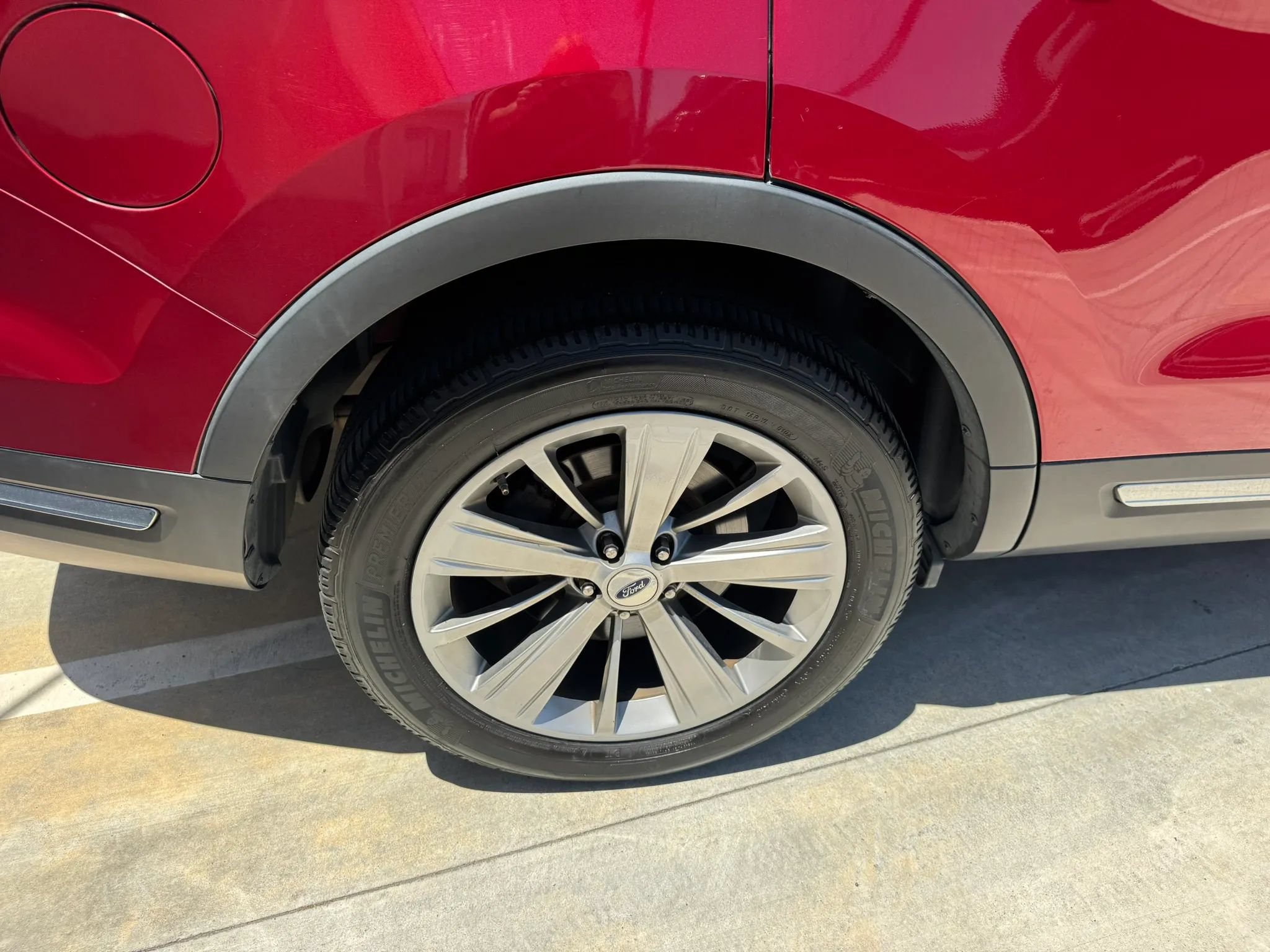 Used 2019 Ford Explorer Limited w/ Class III Trailer Tow Package FWD image 27