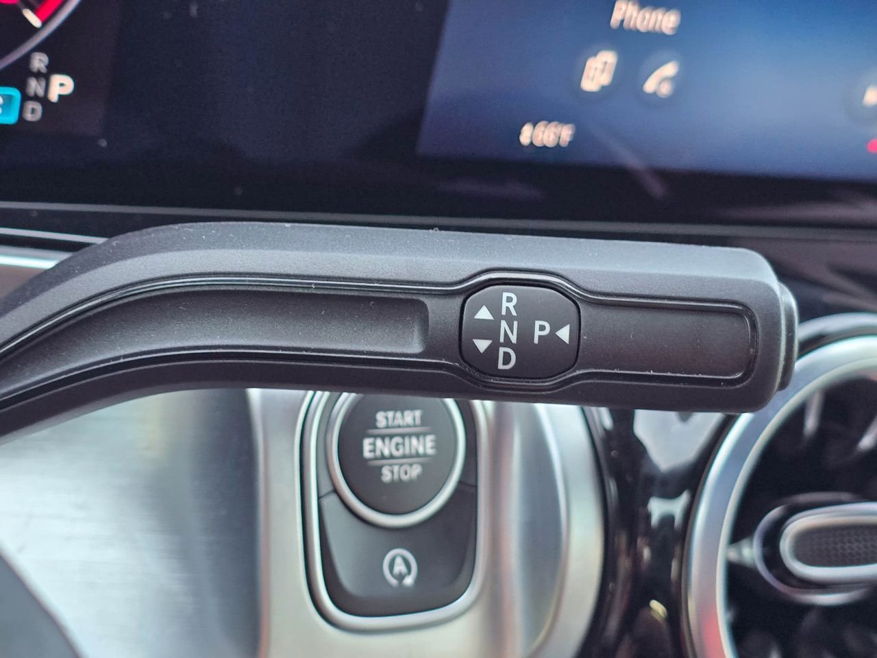 Used 2025 Mercedes-Benz GLB 250 4MATIC image 26