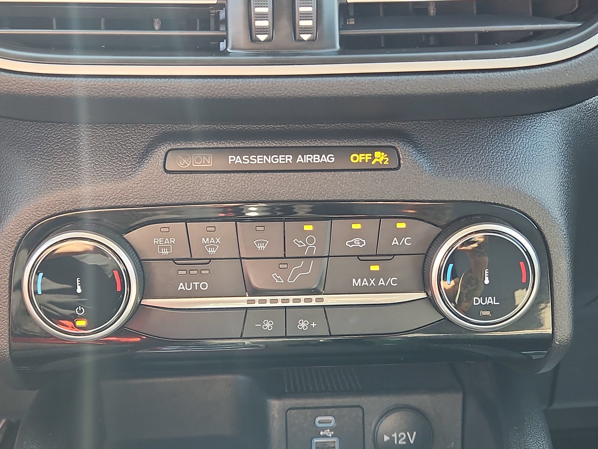Used 2022 Ford Escape SE w/ Convenience Package FWD image 16