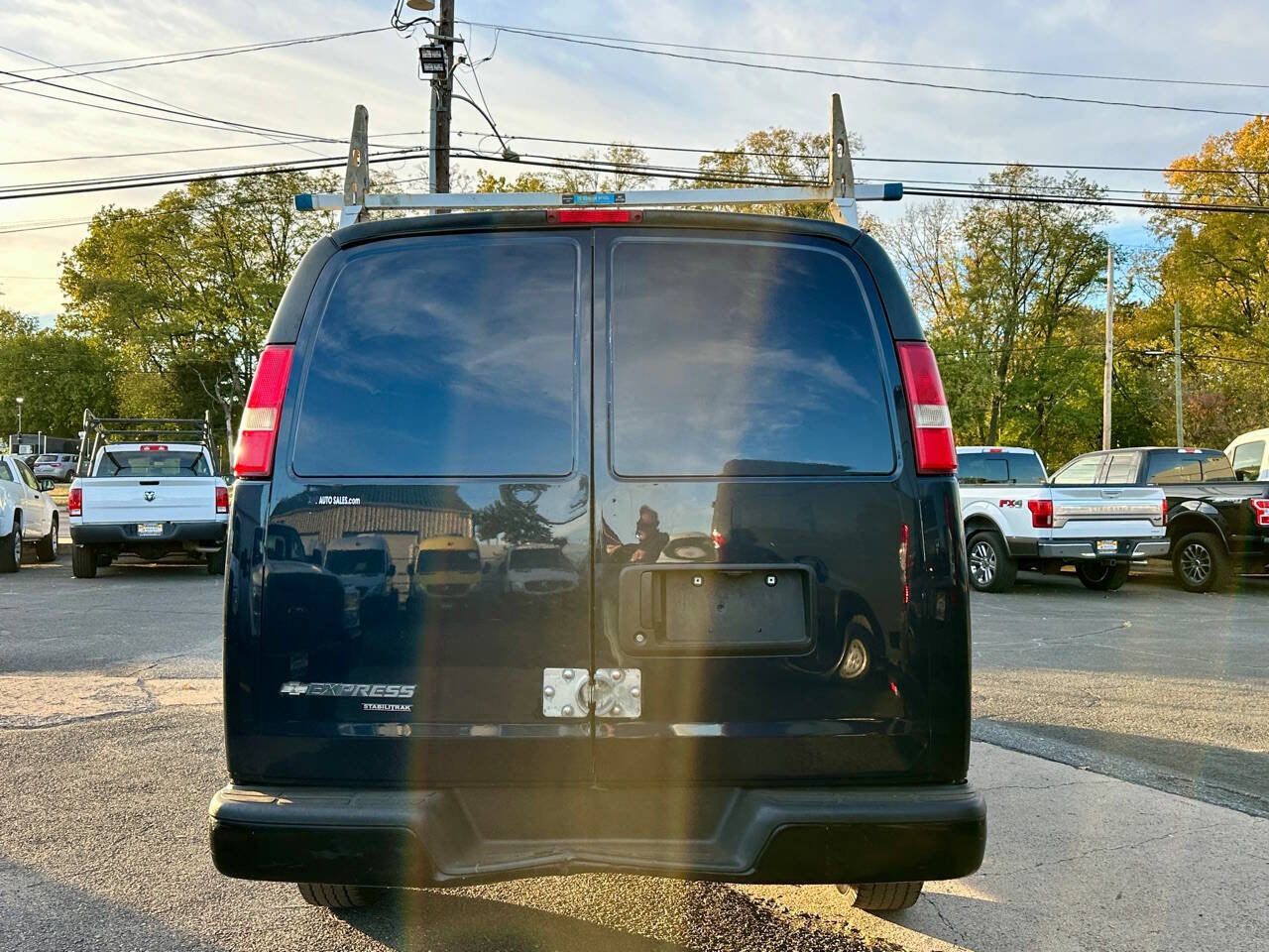 Used 2015 Chevrolet Express 3500 image 6