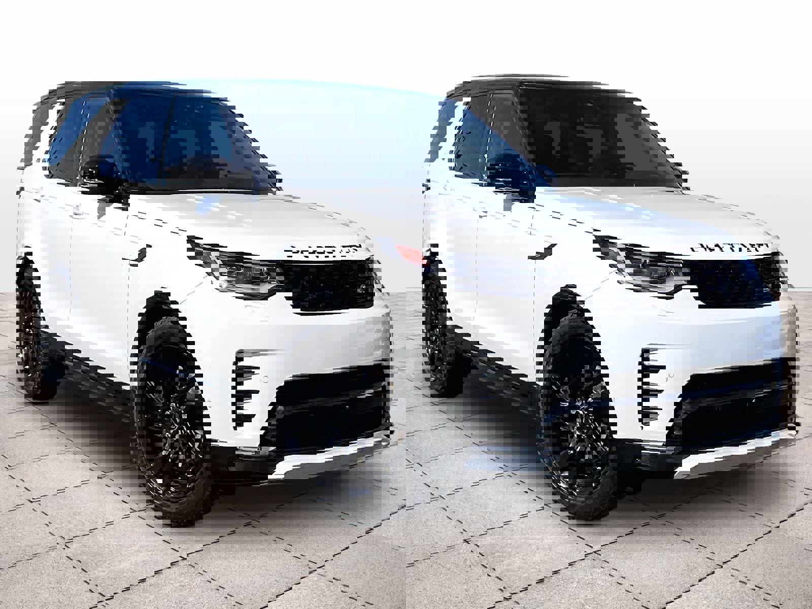 Used 2025 Land Rover Discovery Dynamic SE image 2