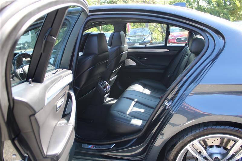 Used 2013 BMW M5 RWD image 25