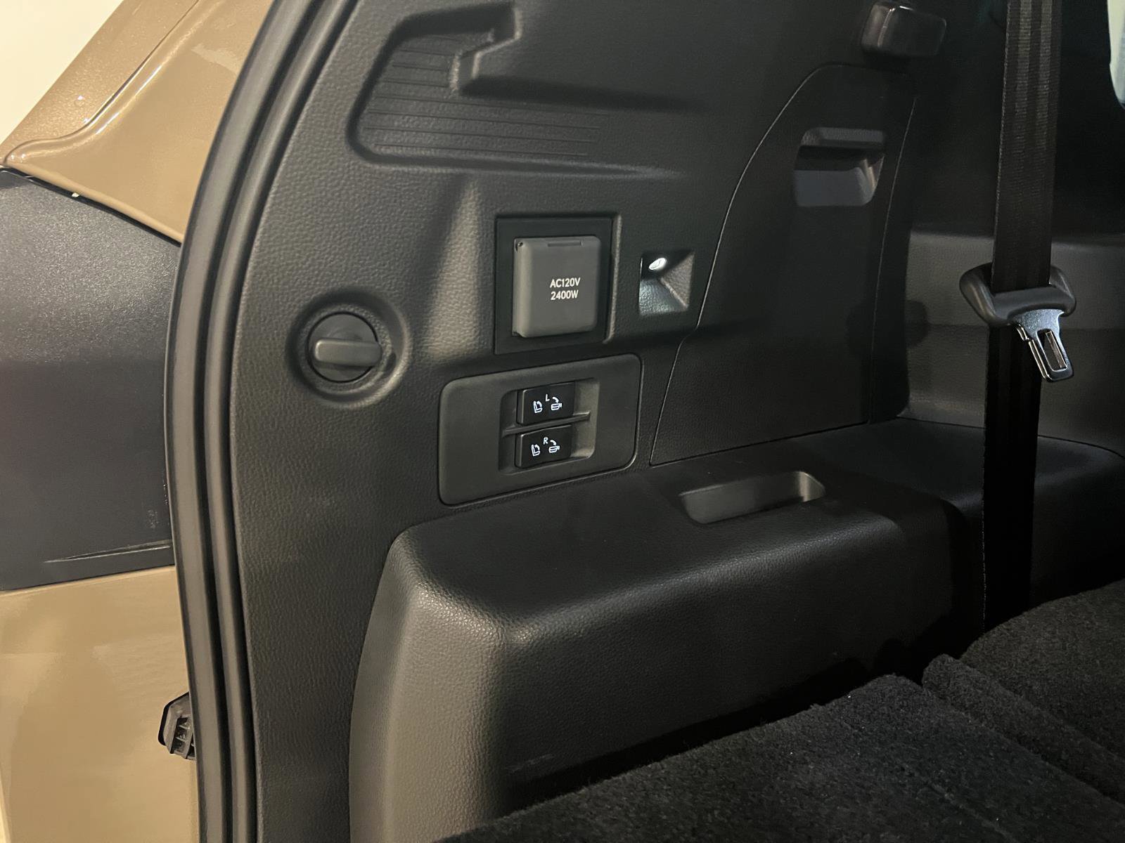 Used 2025 Lexus LX 700h Overtrail image 36