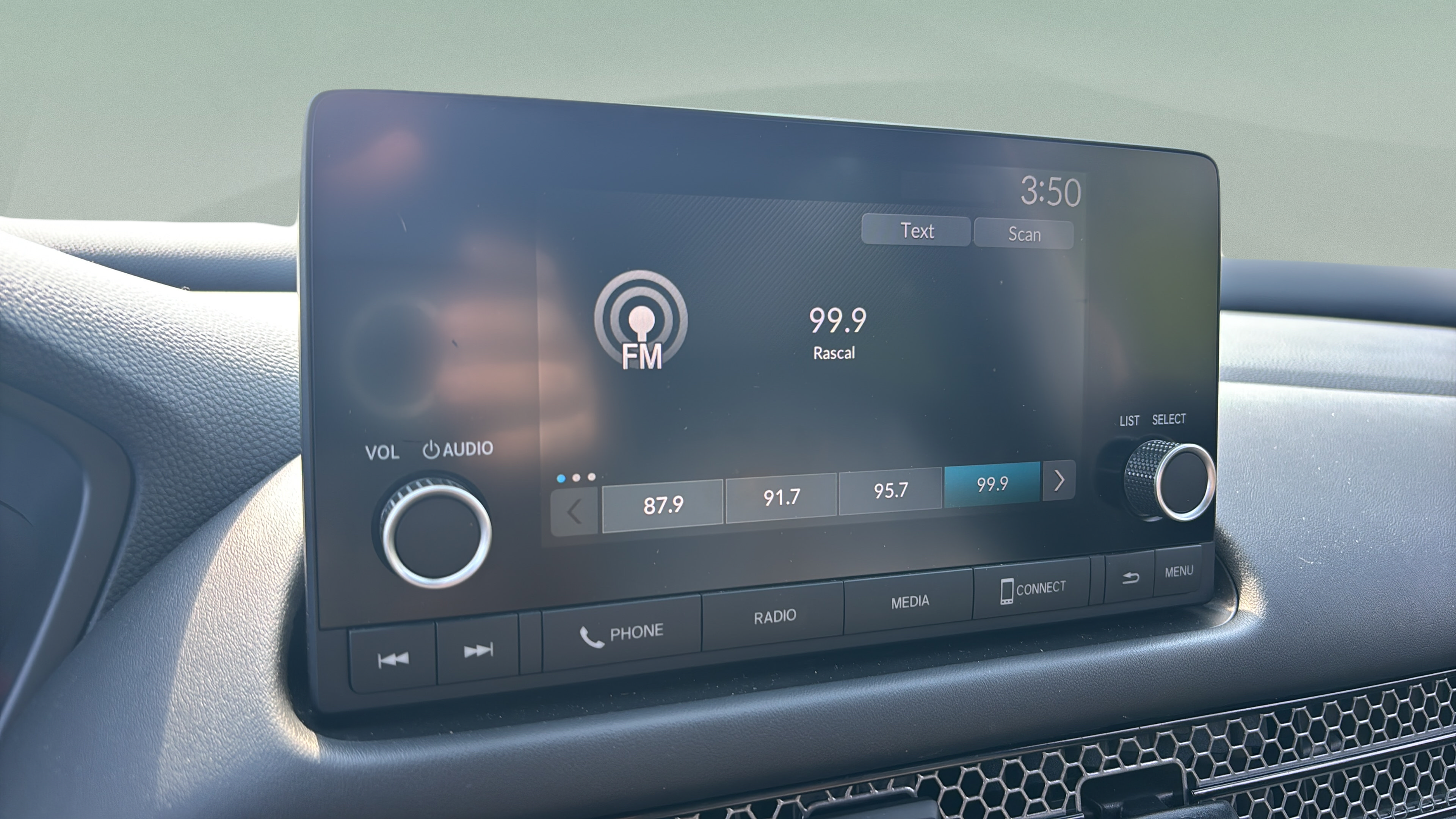 Certified 2025 Honda HR-V Sport image 25