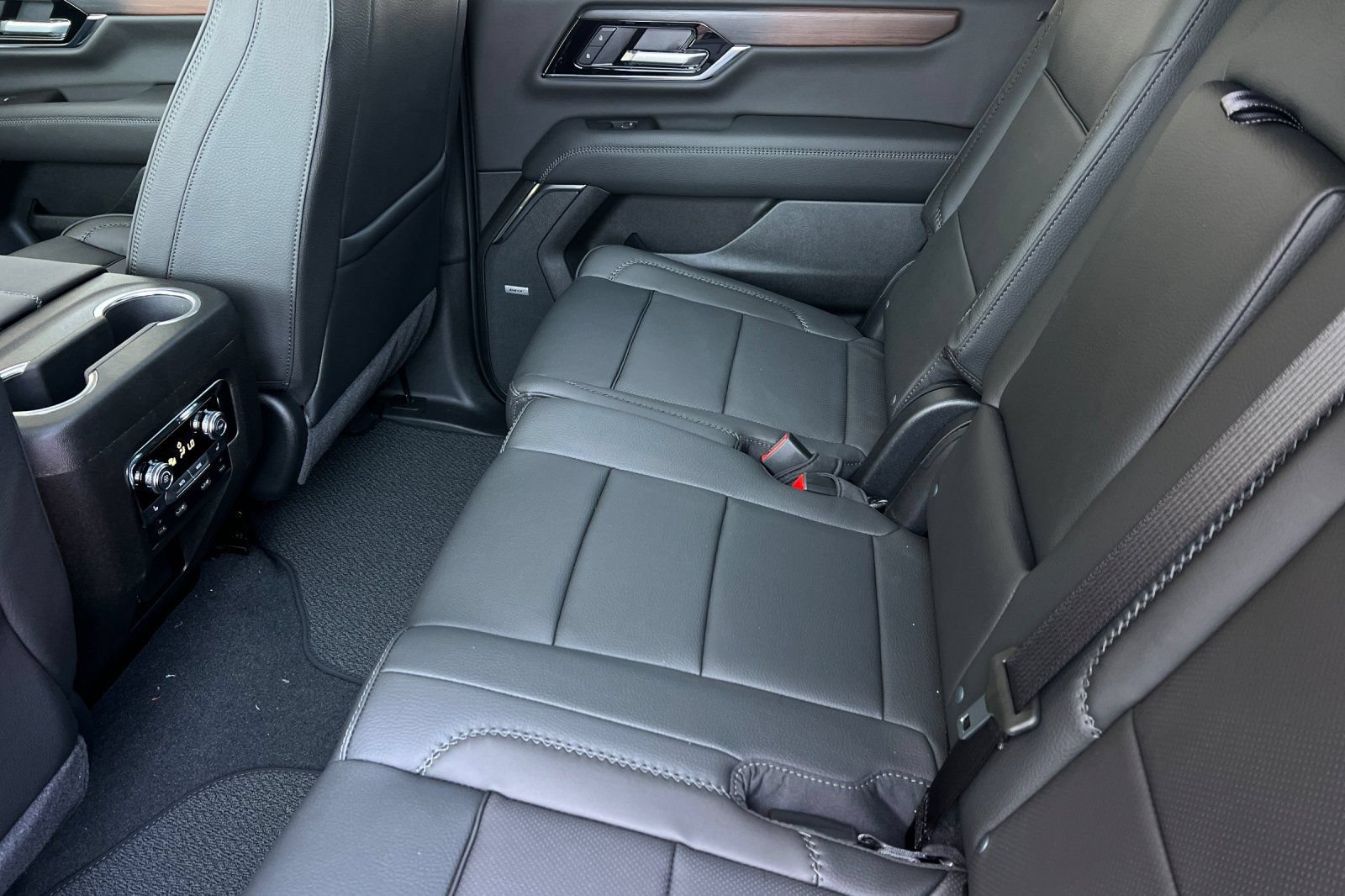 New 2026 GMC Yukon Denali w/ Denali Reserve Package AWD/4WD image 9