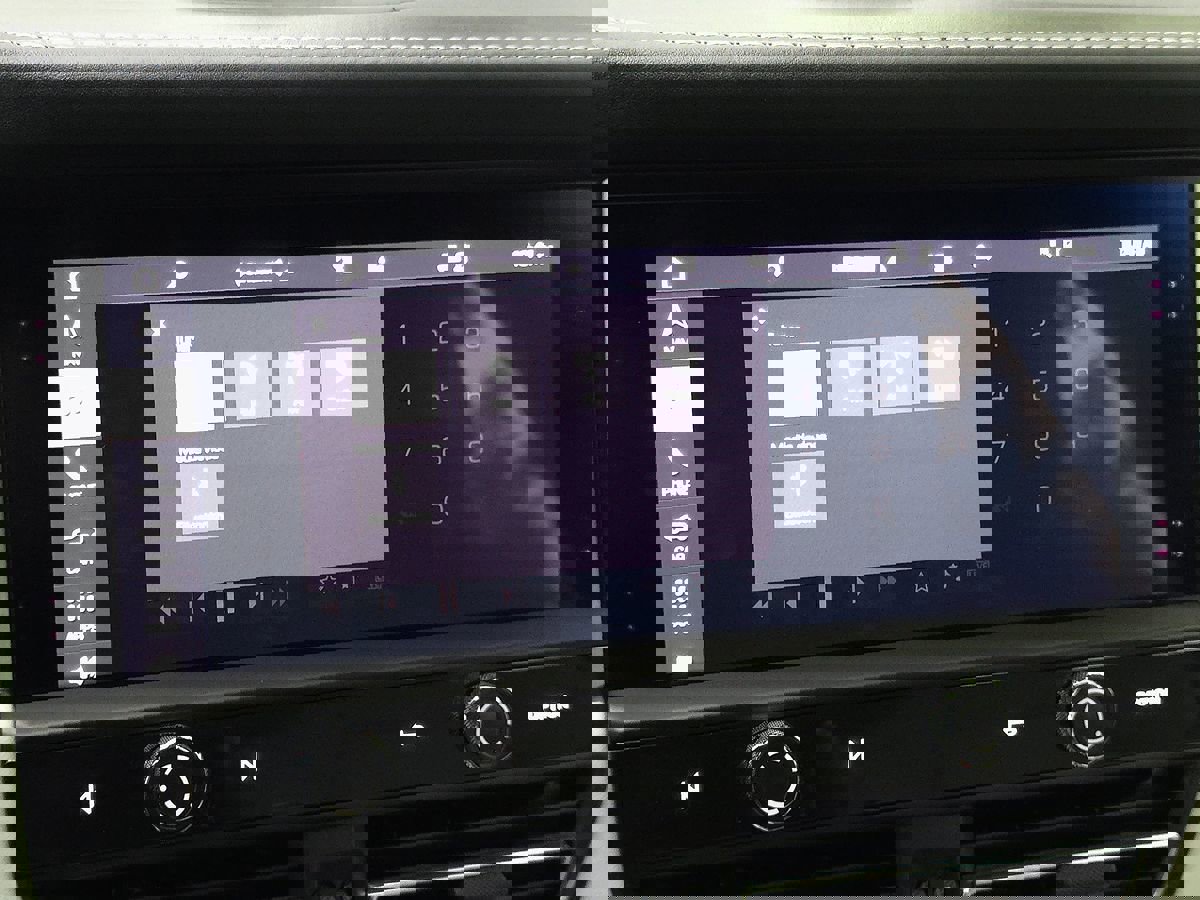 Used 2023 Porsche Macan image 40