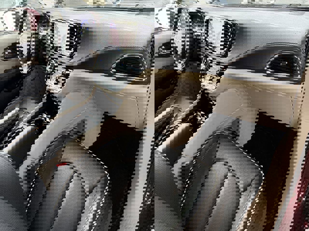 Used 2022 Chrysler Pacifica Limited w/ Uconnect Theater Family Group image 31