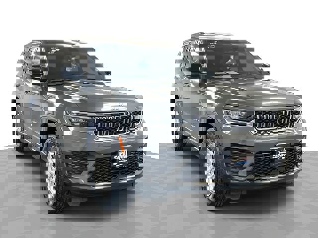 Used 2024 Jeep Grand Cherokee Laredo