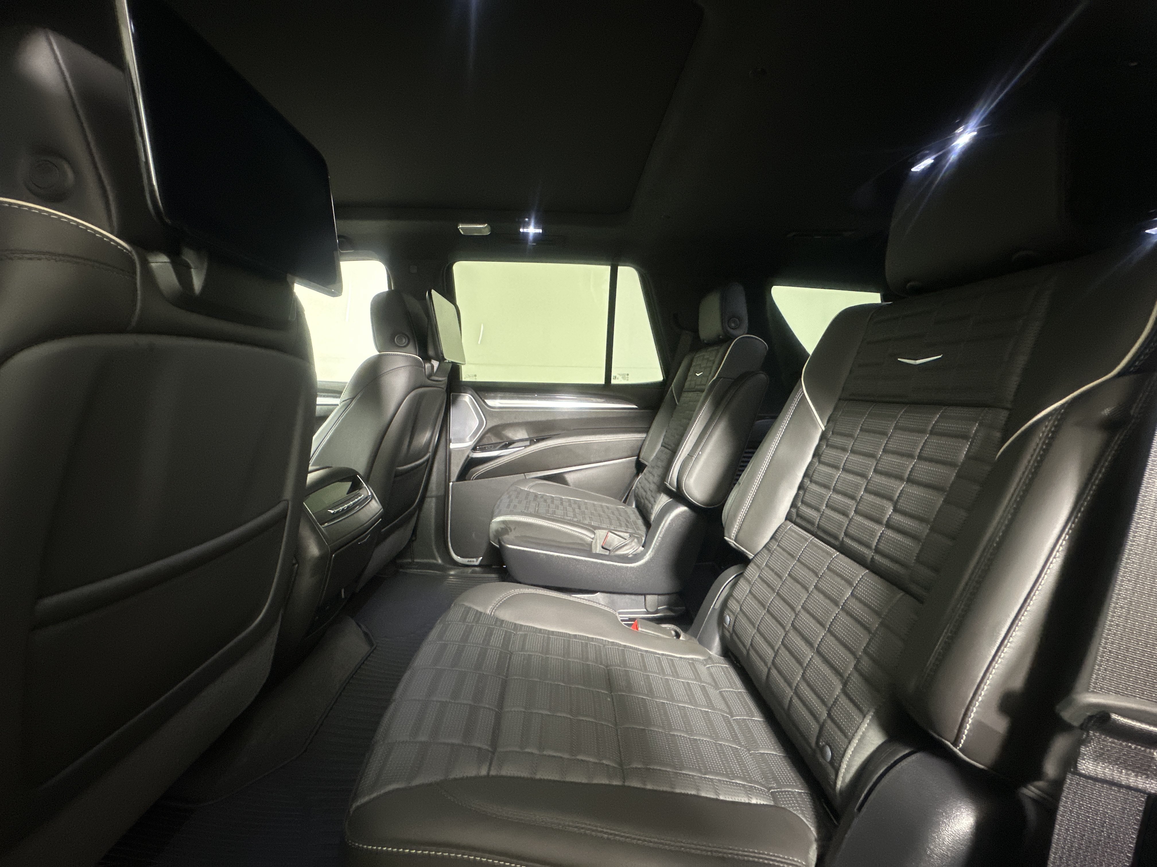 Used 2025 Cadillac Escalade V AWD/4WD image 24
