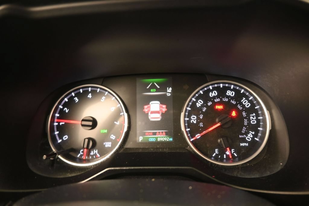 Used 2020 Toyota RAV4 LE FWD image 10
