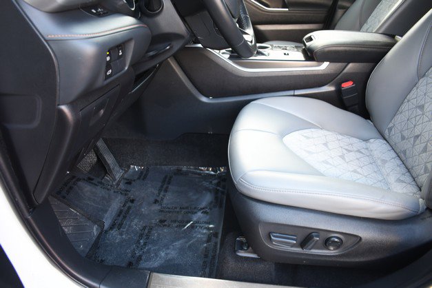 Certified 2023 Toyota Highlander Bronze Edition image 15