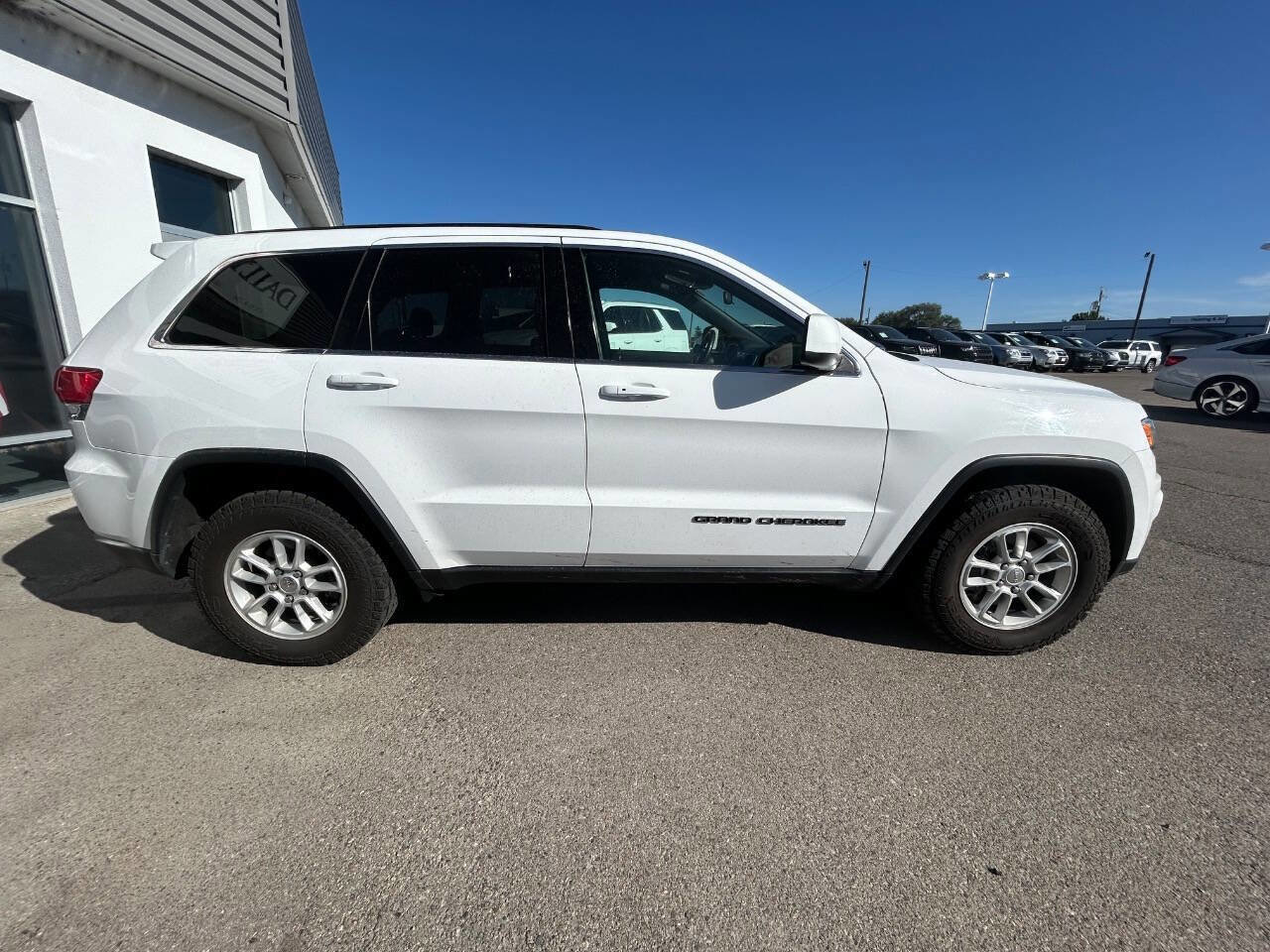 Used 2018 Jeep Grand Cherokee Laredo image 5