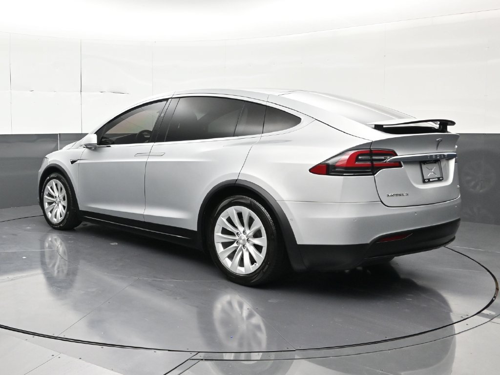 Used 2018 Tesla Model X 100D AWD/4WD image 3