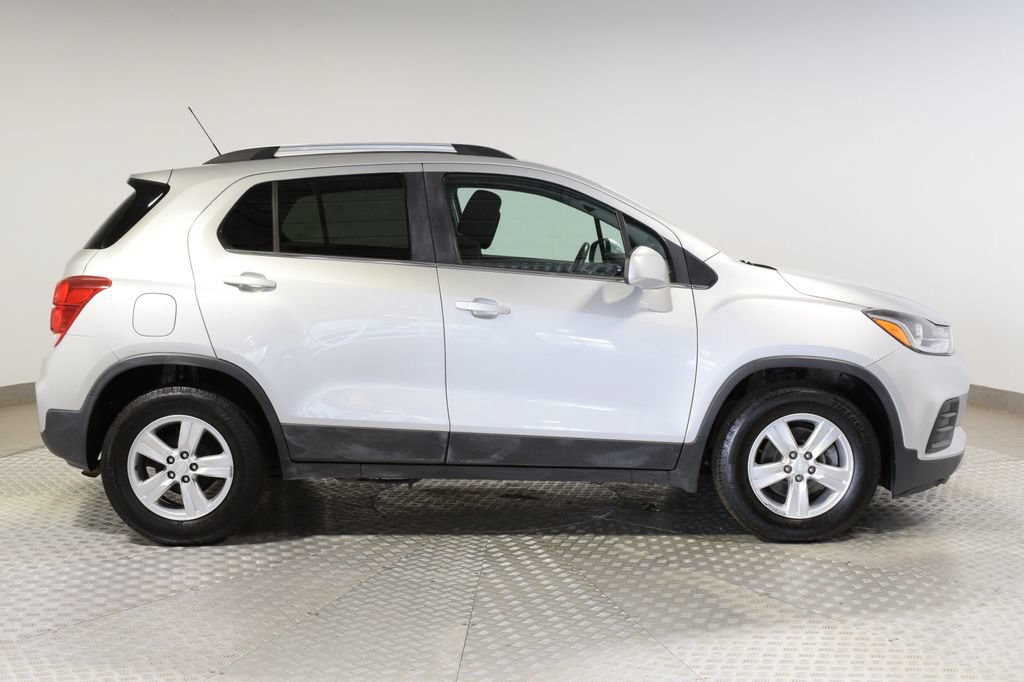 Used 2020 Chevrolet Trax LT FWD image 2