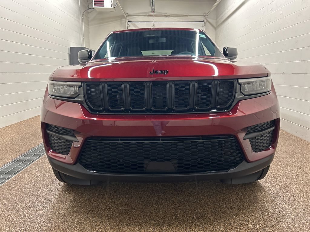 Used 2024 Jeep Grand Cherokee Altitude AWD/4WD image 6