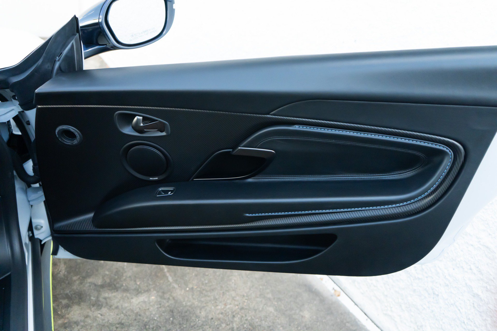 Used 2019 Aston Martin DB11 AMR RWD image 32
