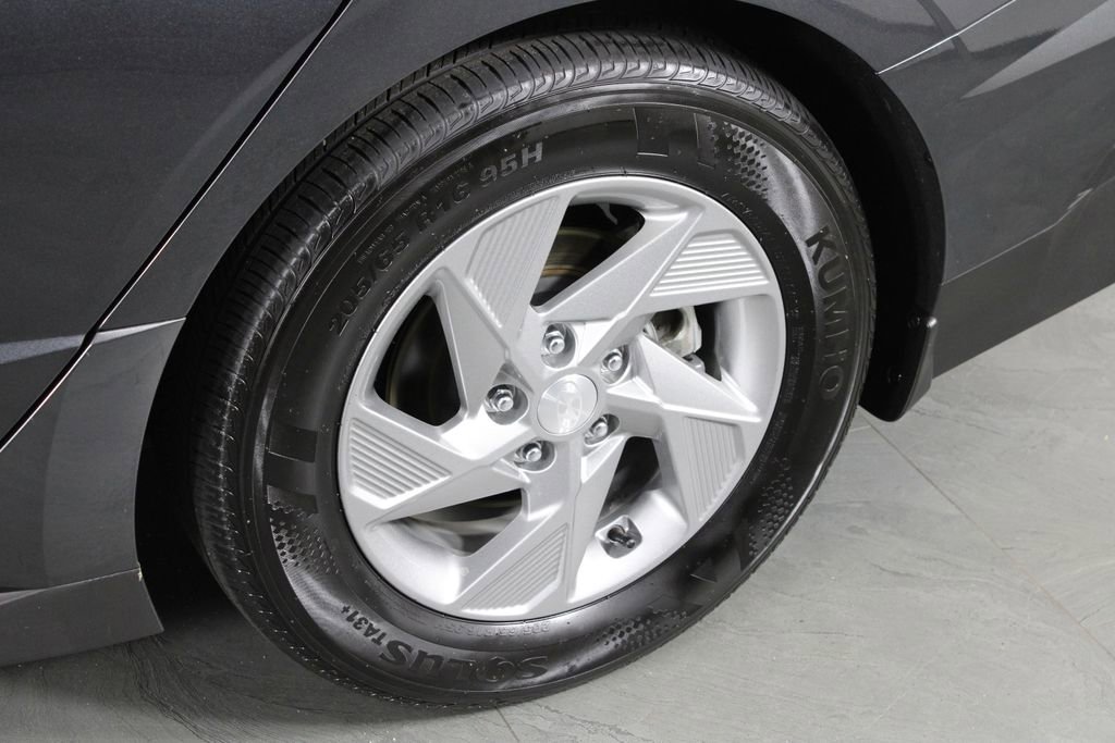 Certified 2025 Hyundai Sonata SE image 12