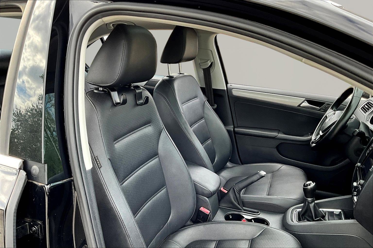Used 2017 Volkswagen Jetta SE image 29