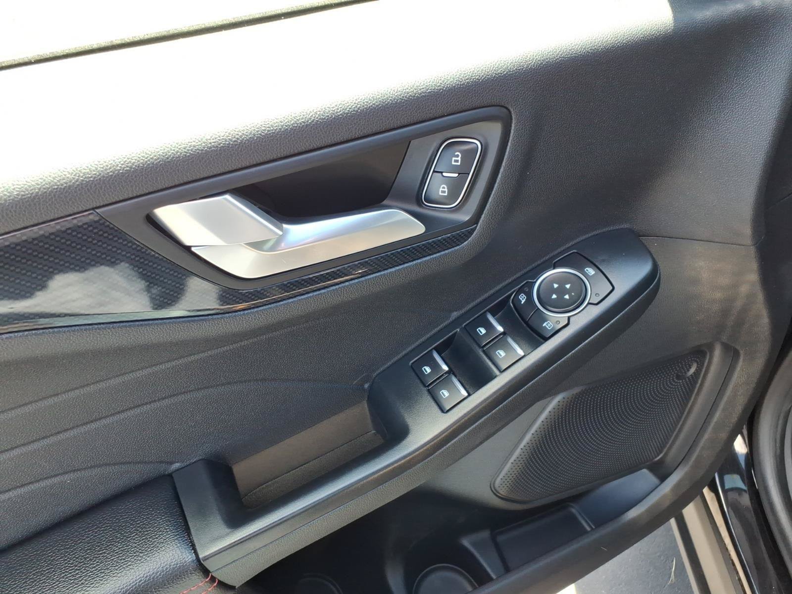 Used 2025 Ford Escape ST-Line Select AWD/4WD image 17