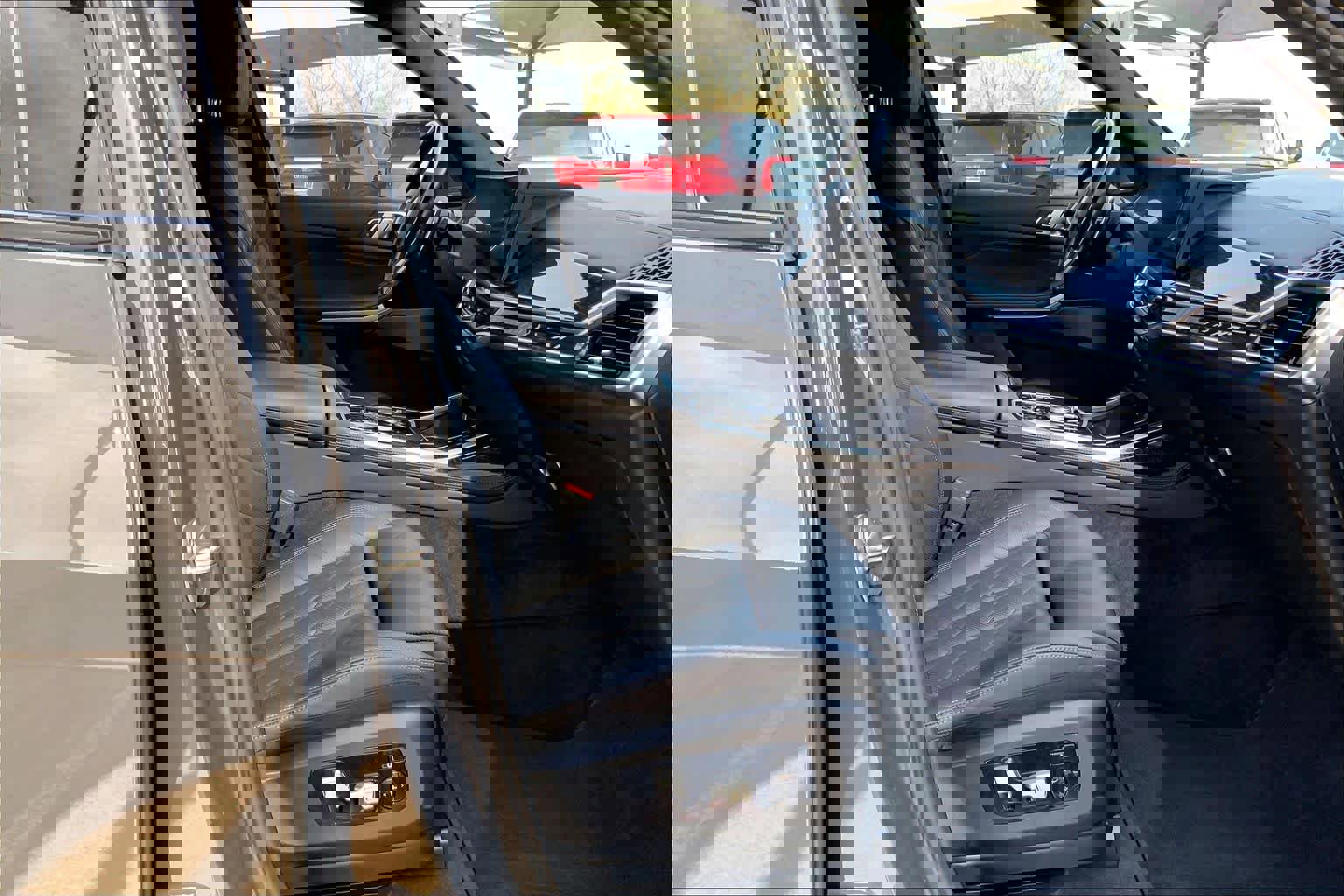 Used 2024 BMW X7 xDrive40i w/ M Sport Package image 9