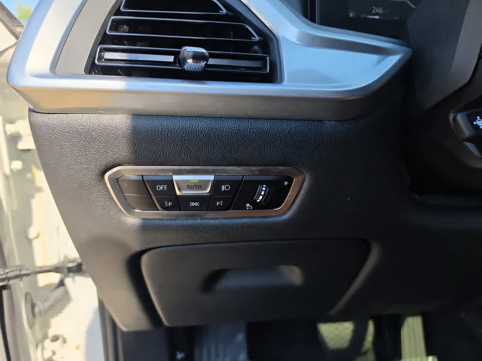 Used 2023 BMW X7 xDrive40i w/ Premium Package AWD/4WD image 26