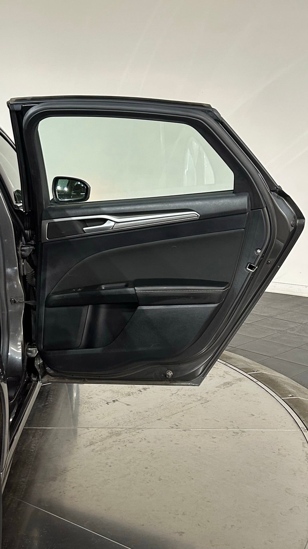 Used 2020 Ford Fusion SE FWD image 41