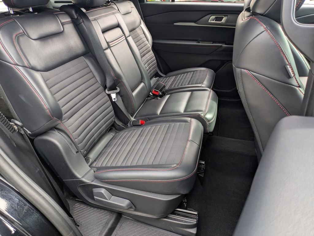 Used 2025 Ford Explorer ST-Line w/ ST-Line Street Pack image 29