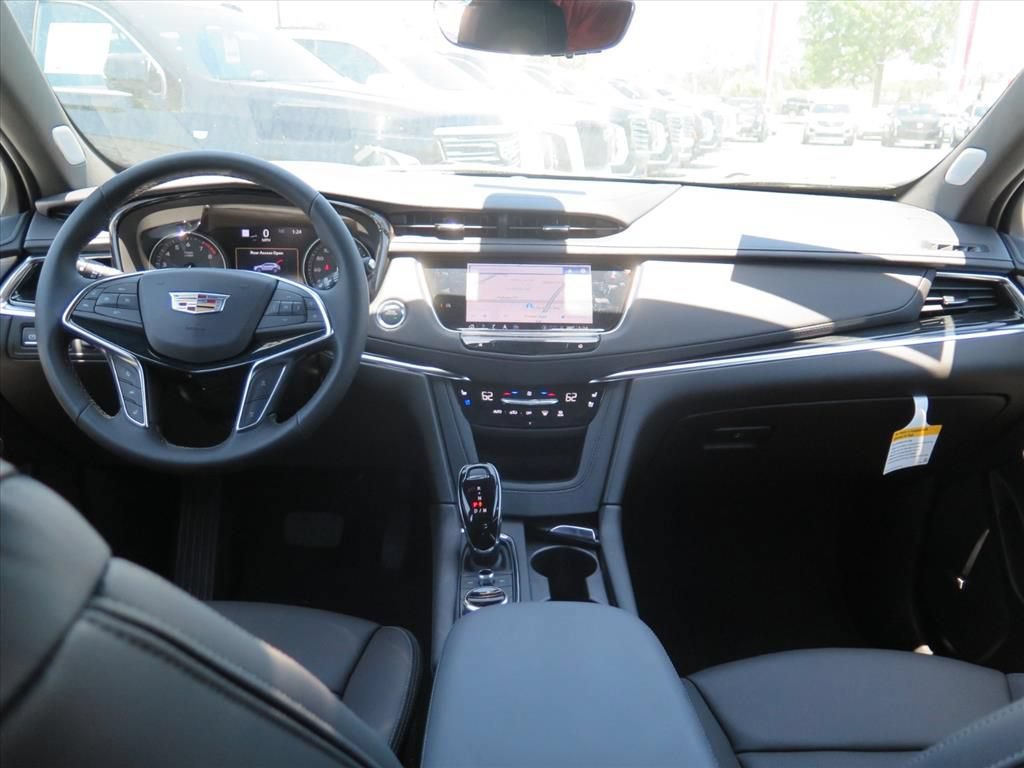 New 2026 Cadillac XT5 Premium Luxury w/ LPO, ONYX Package FWD image 23