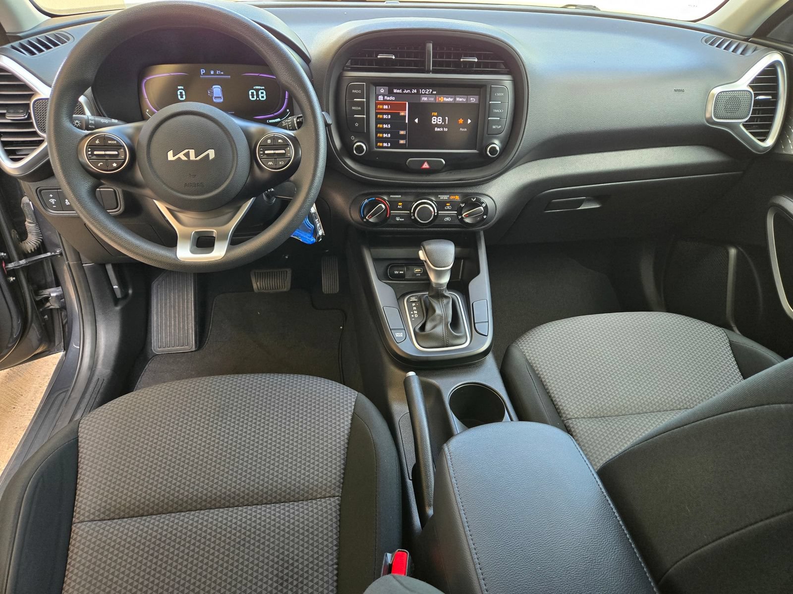 Used 2023 Kia Soul LX w/ Option Group 015 FWD image 8