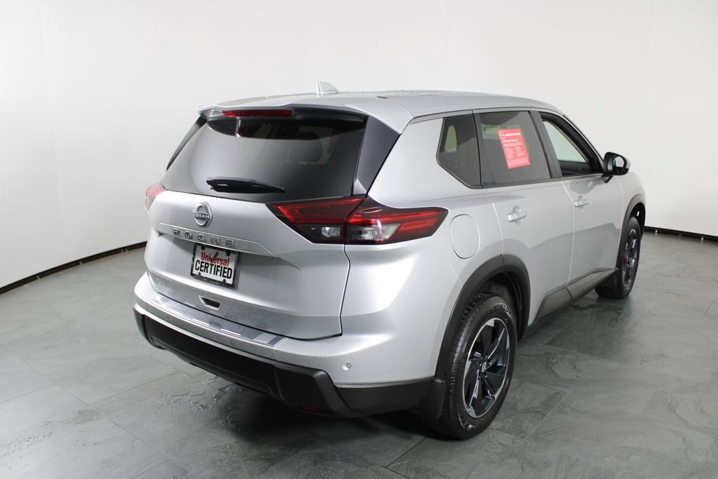 Certified 2025 Nissan Rogue SV FWD image 4