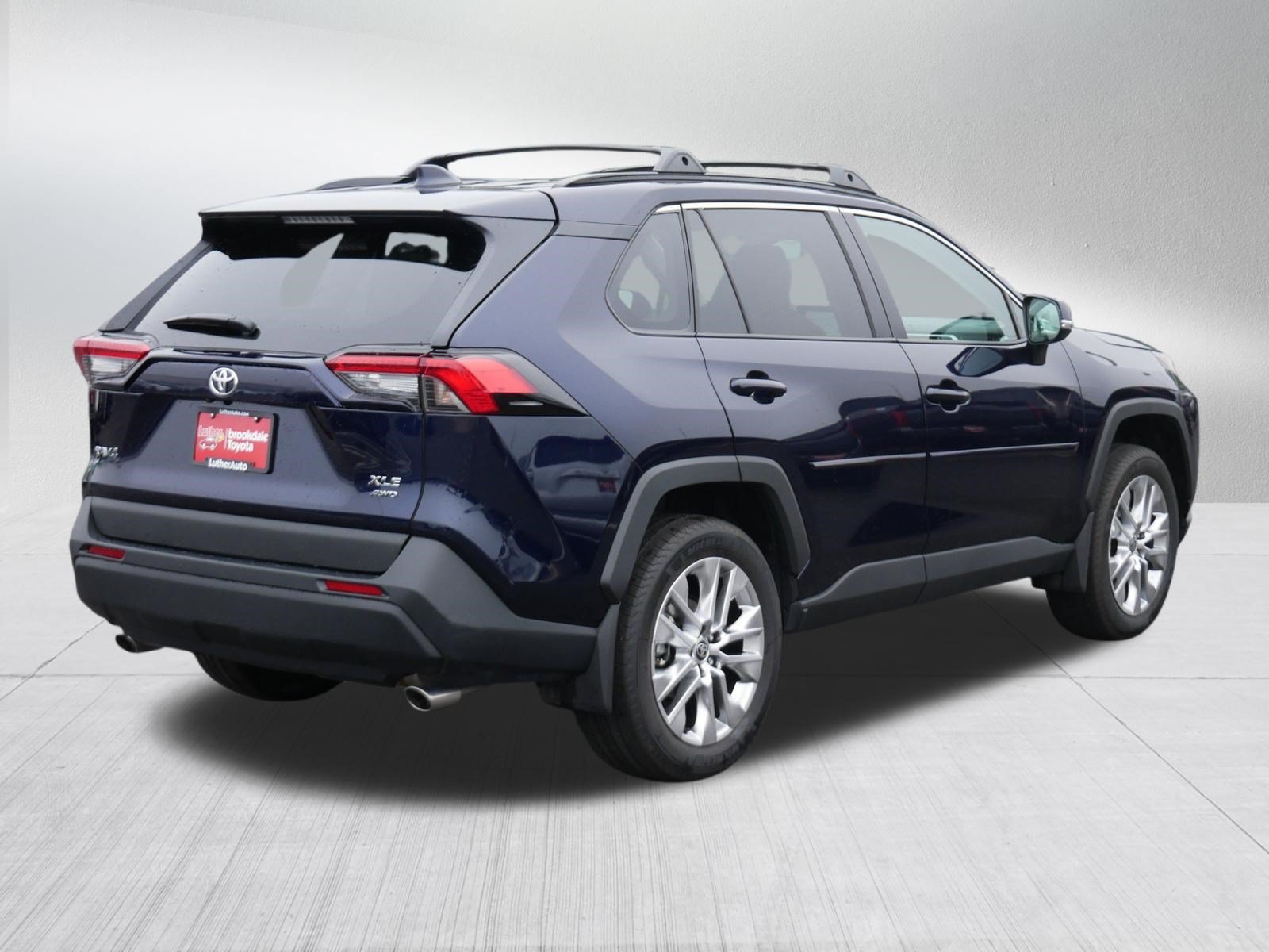 Used 2025 Toyota RAV4 XLE Premium AWD/4WD image 7