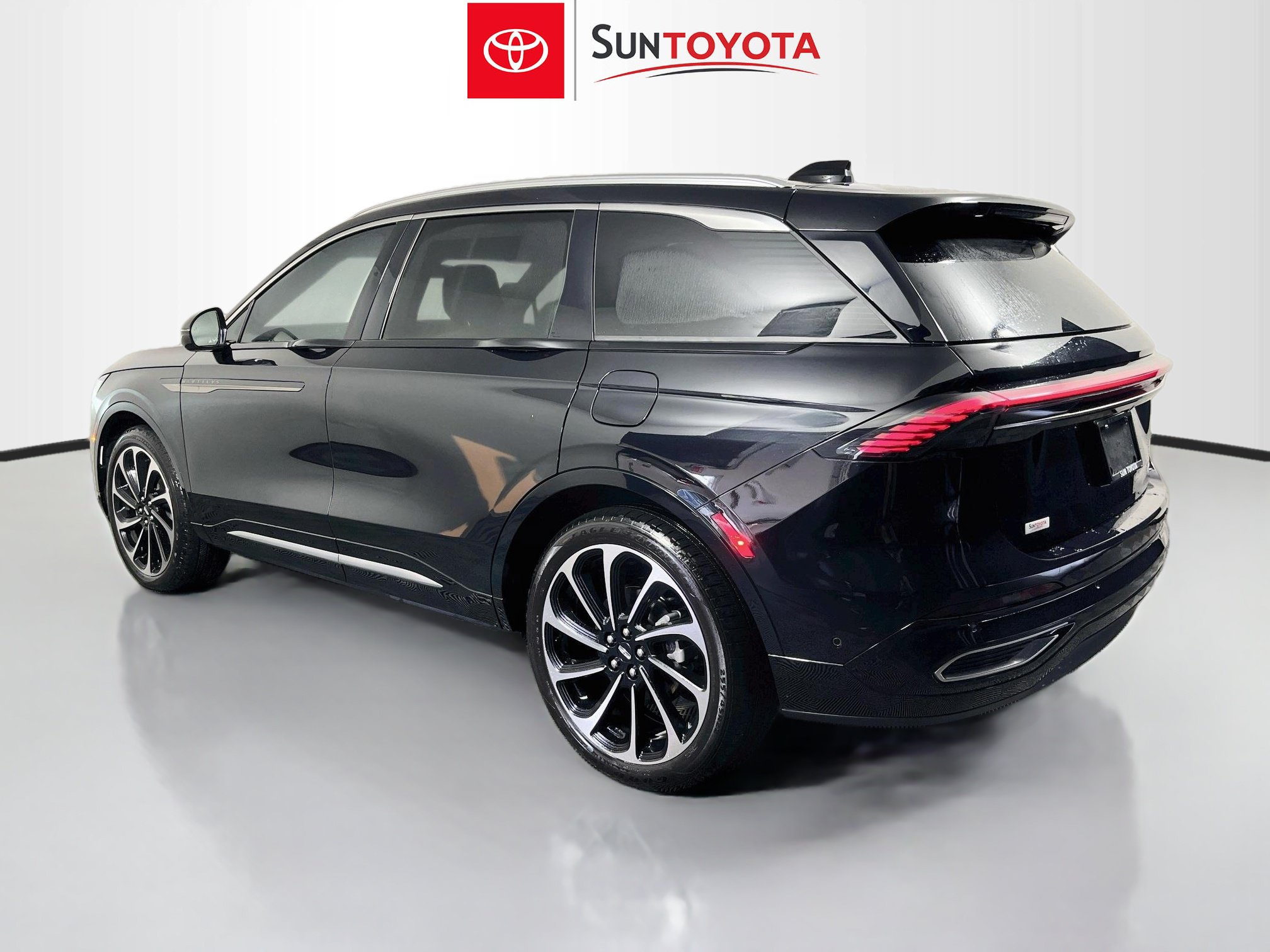 Used 2024 Lincoln Nautilus Black Label AWD/4WD image 6