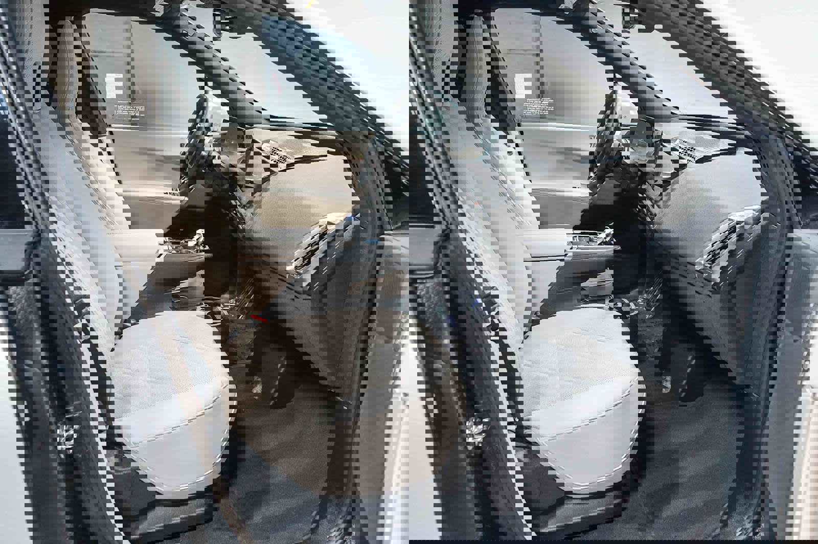 Used 2025 BMW iX xDrive50 w/ Sport Package image 19