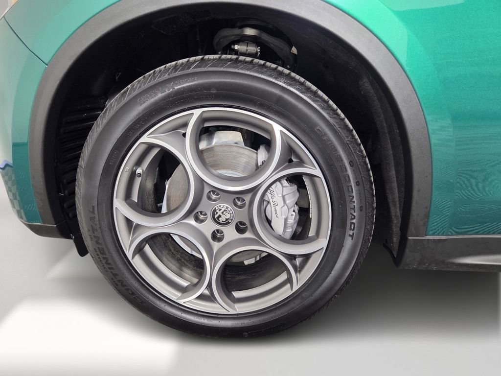 New 2025 Alfa Romeo Stelvio Sprint w/ Convenience Package image 7