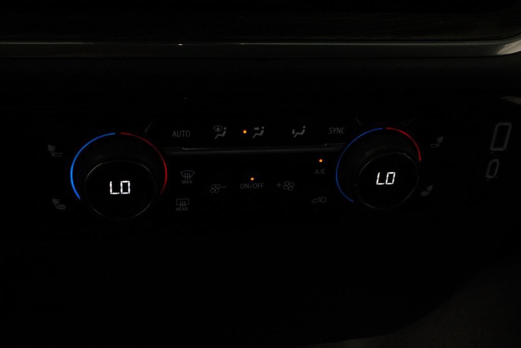 Used 2024 Chevrolet Silverado 1500 LT AWD/4WD image 29
