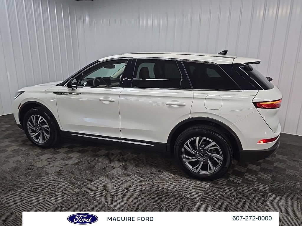 Used 2023 Lincoln Corsair AWD image 5