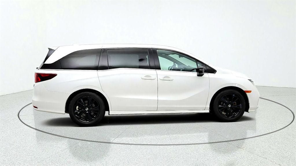 Used 2023 Honda Odyssey Sport image 4