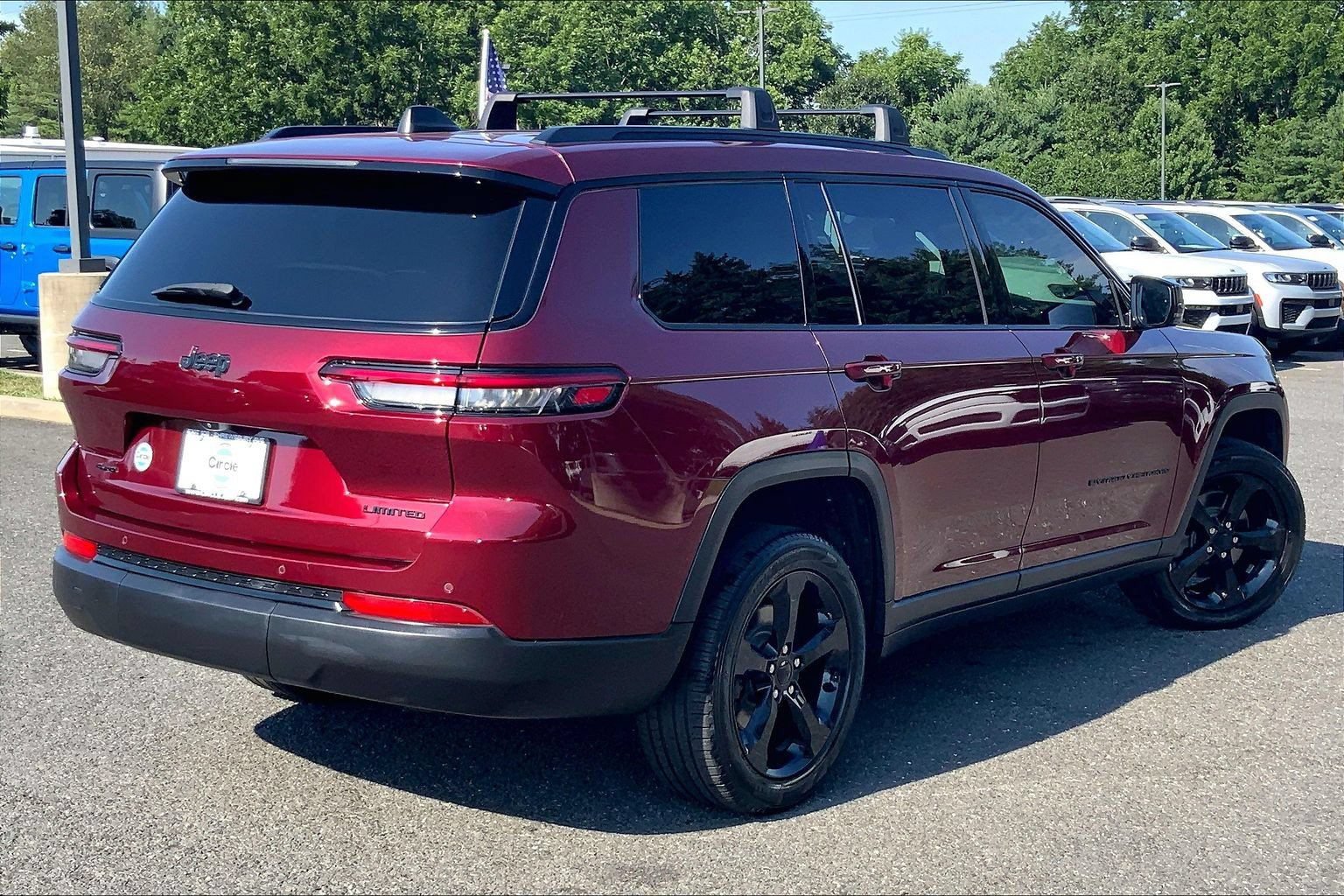 Certified 2023 Jeep Grand Cherokee L Limited w/ Black Appearance Package AWD/4WD image 12