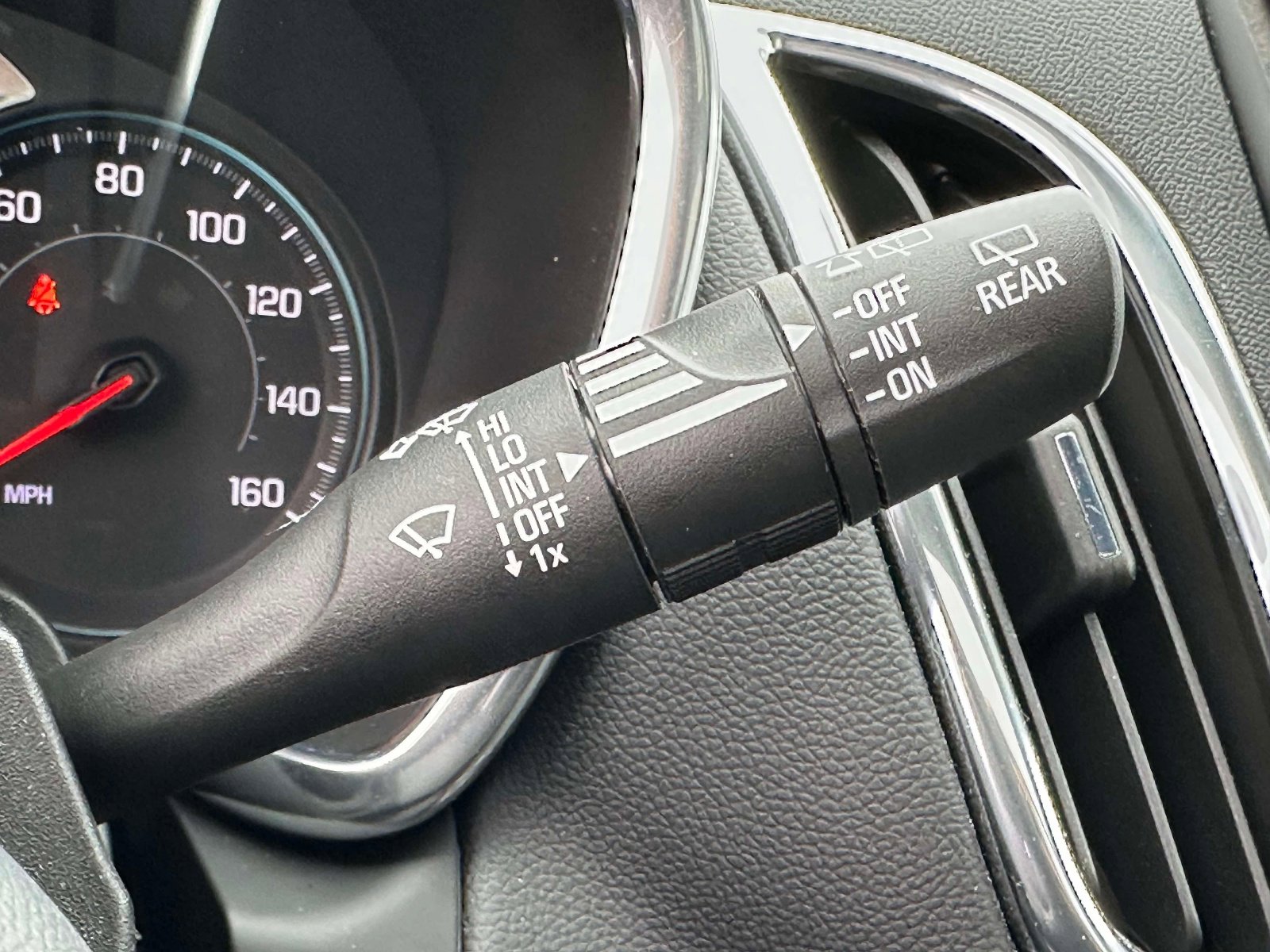 Used 2023 Chevrolet Equinox LT image 37