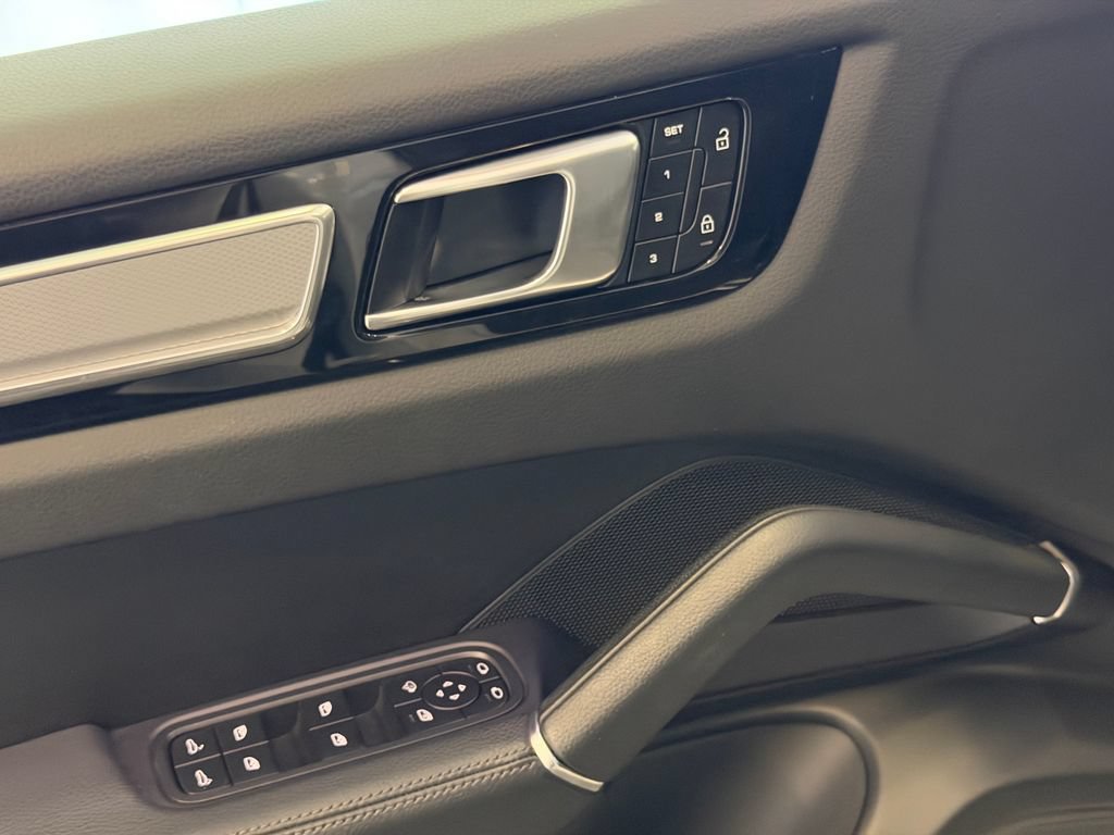 Certified 2022 Porsche Cayenne Platinum Edition AWD/4WD image 14